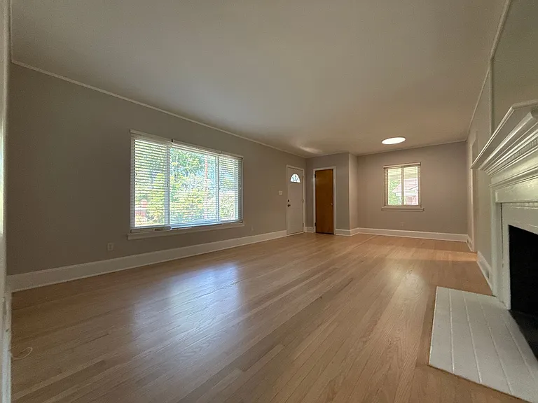 932 Hickory Nut St — Photo 4