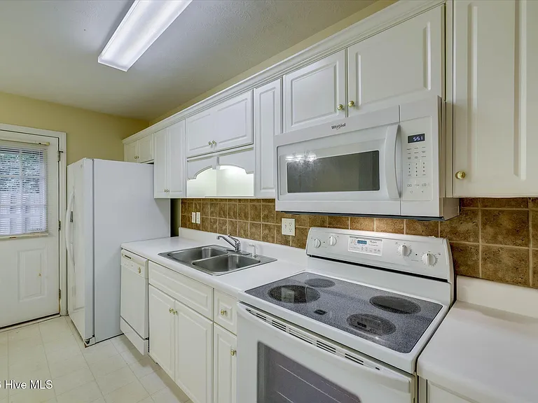 301 Beech Ln — Photo 15