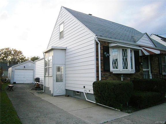 3rd image of 130 Atlantic Ave