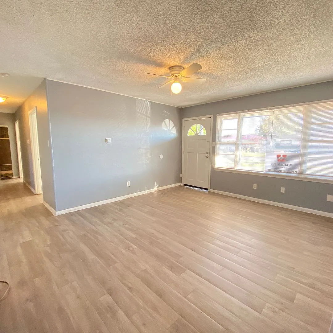 Handyman Special $0 First Month's Rent / "You Fix, You Save Big!! — Photo 3