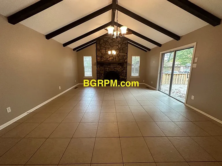 119 Foxdell Cir — Photo 2