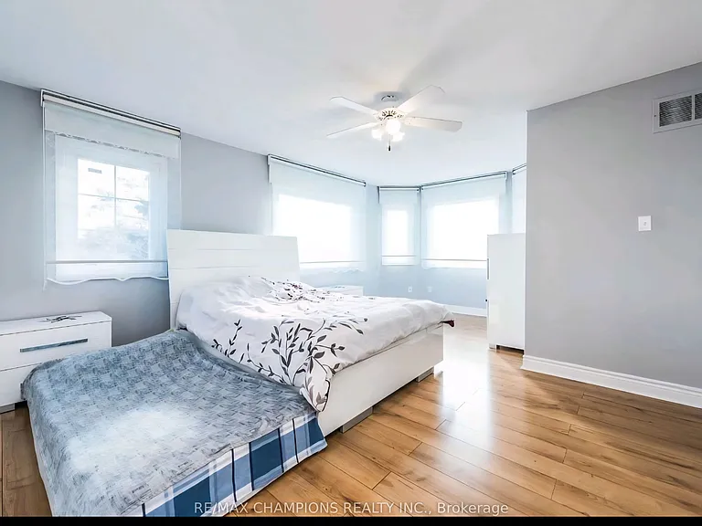 5284 Richborough Dr — Photo 2