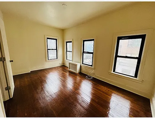 Rented by Bond New York | media 5