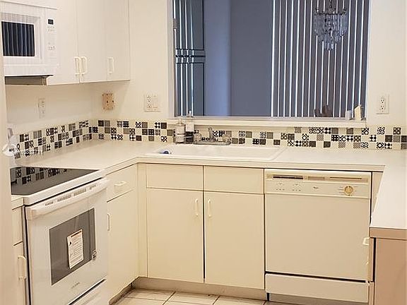 4th image of 10247 NW 51st Ter #10247