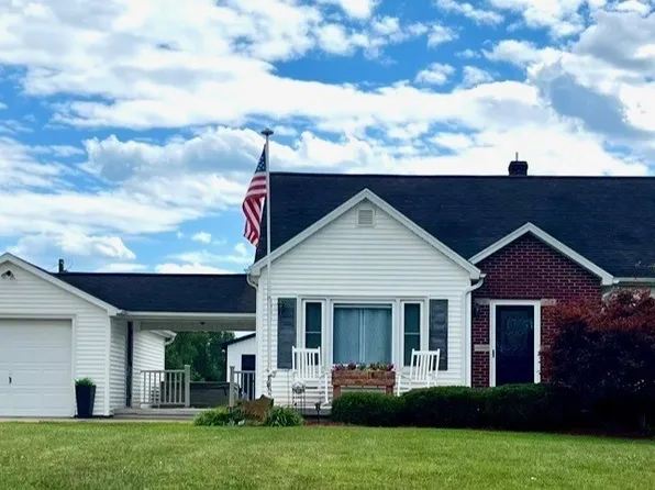 64 E St Road, Huntingburg, IN 47542