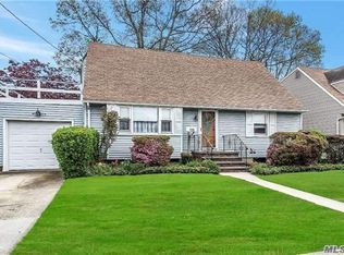 229 Pacific St, Massapequa Park, NY 11762