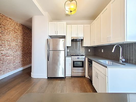 2nd image of 60 New York Ave APT 3R