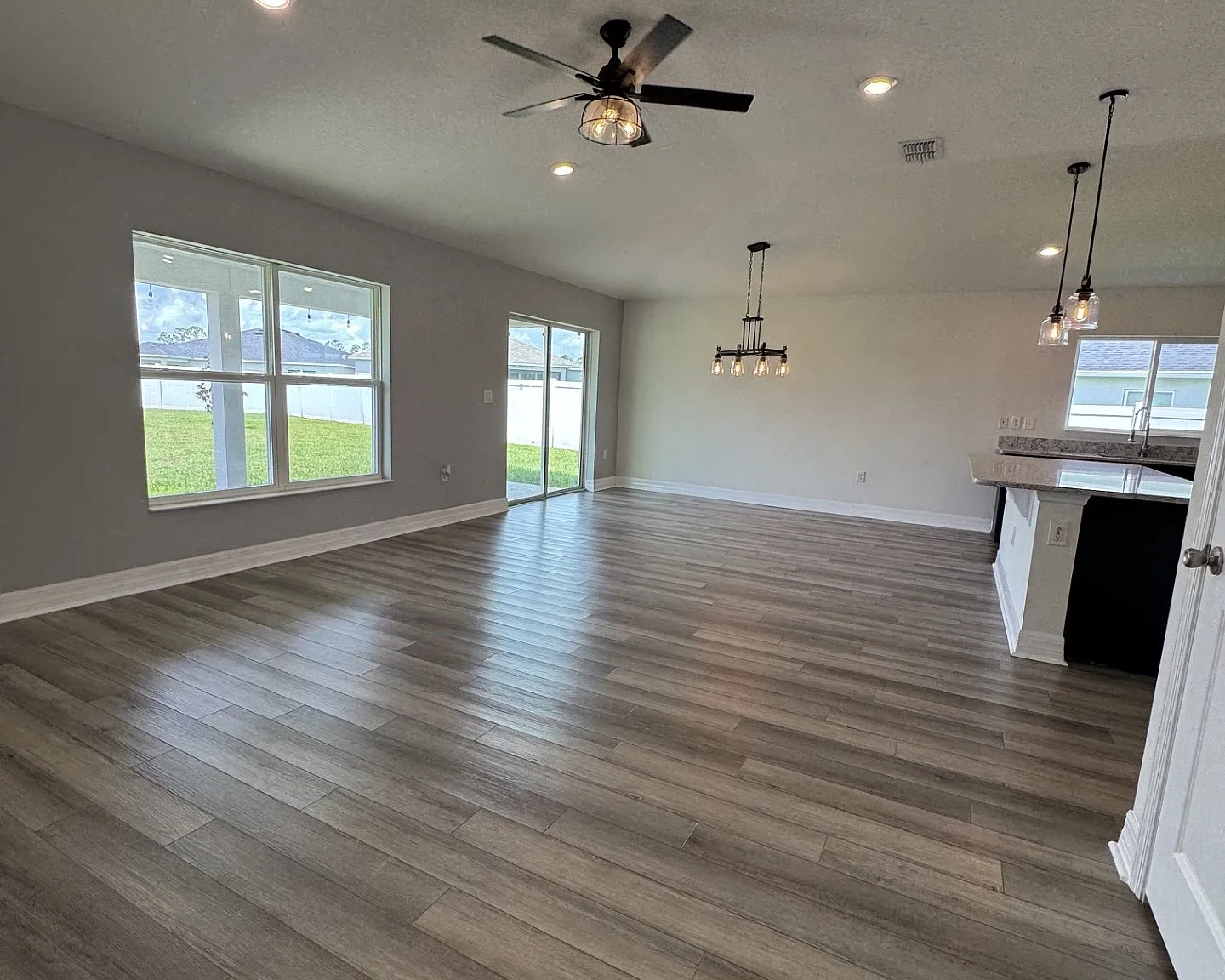 4 bed, 1716 sqft, $2,499 — Photo 4