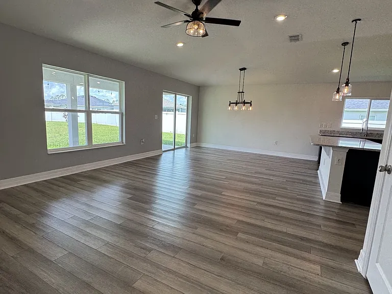 4595 Plainview Rd — Photo 4