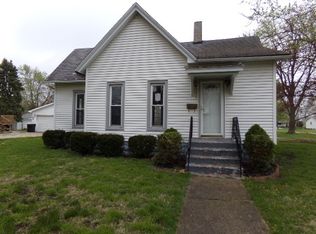521 S Main St, Gilman, IL 60938