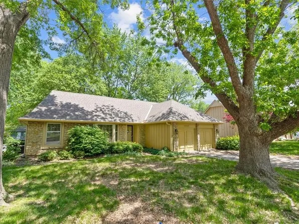 10015 Connell Dr, Overland Park, KS 66212