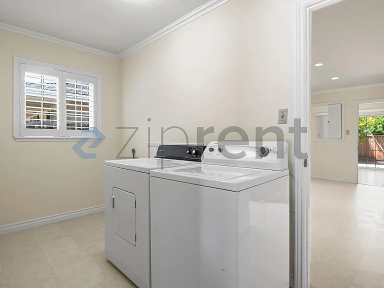 1075 Kildare Ave — Photo 20