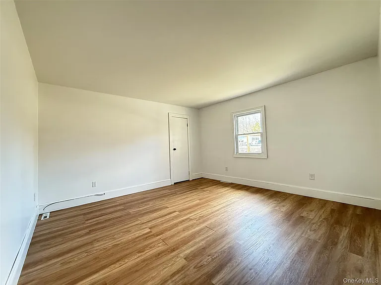 657 Eatontown Rd — Photo 8