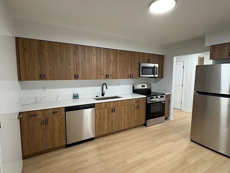 312-314 W Charter Dr — Photo 6