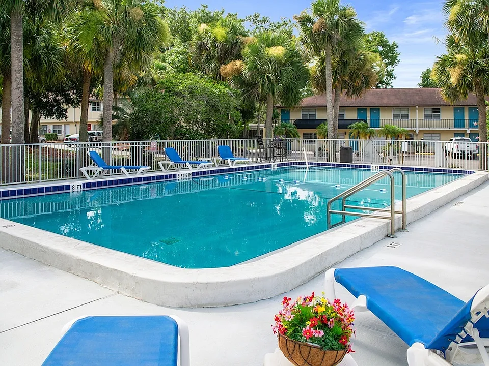 Ridge Apartments