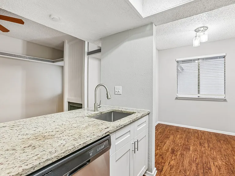Lamar Place Apartments — Photo 62