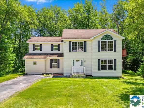 1229 Fern Dr, Pocono Summit, PA 18346