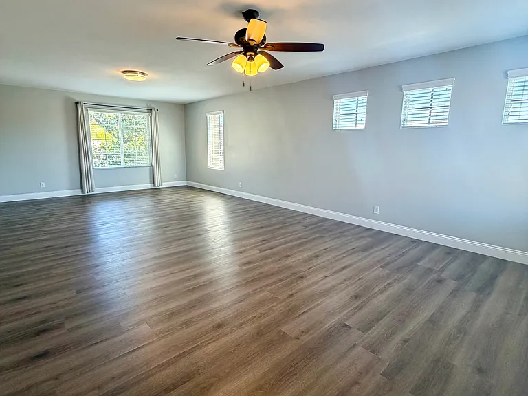 37121 Edgemont Dr — Photo 52