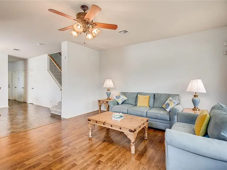 1900 Scofield Ridge Pkwy #402 — Photo 2