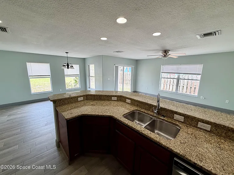 915 Twisting Branch Ct — Photo 10