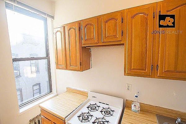 1st image of 119 Saint Marks Pl APT 14