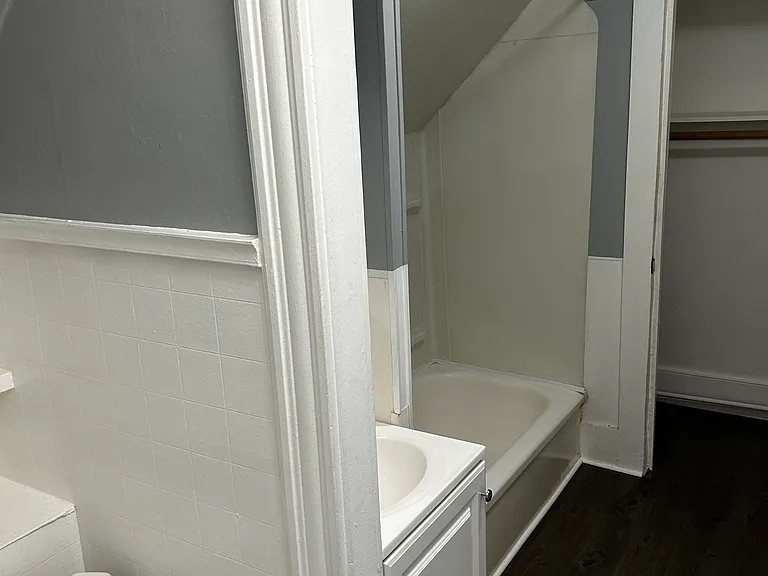 20 College Rd #4 — Photo 9