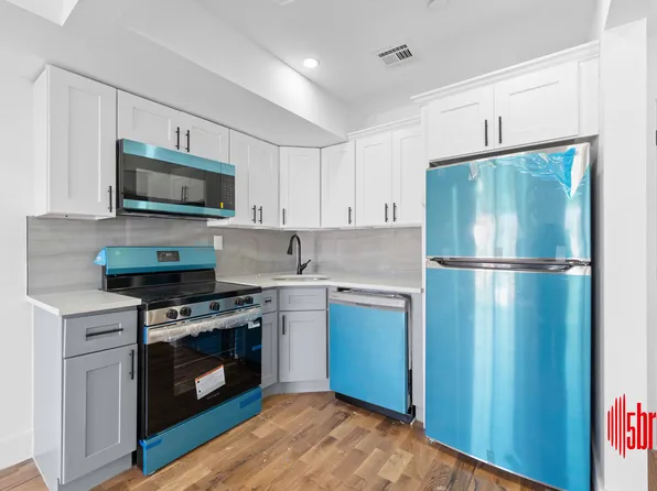 1116 Blake Avenue image 5 of 44