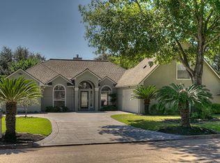 107 Lake View Cir, Montgomery, TX 77356