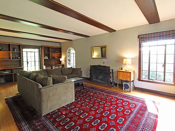 4th image of 100 Rockford Dr