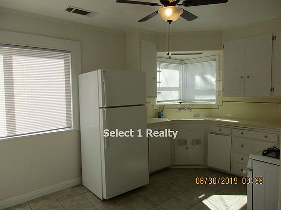 3rd image of 208 W 17th St