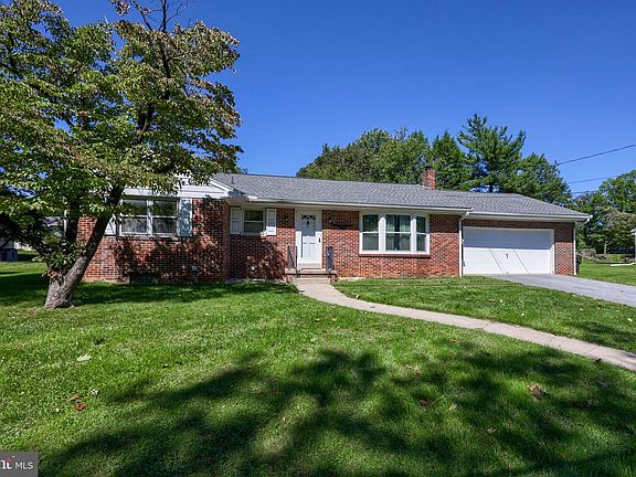 3rd image of 42 Oak Ln
