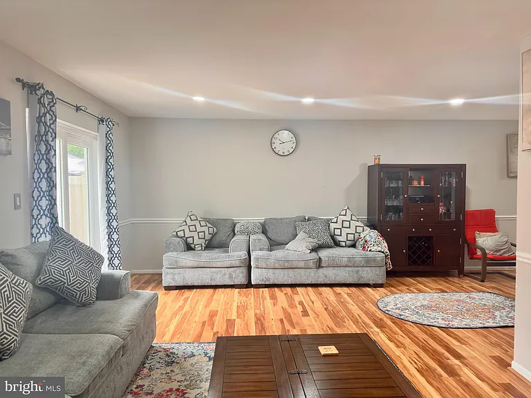 163 Thoreau Dr — Photo 15