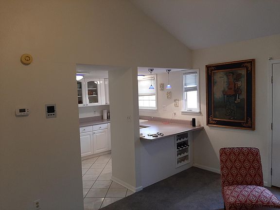 3rd image of 537 E Jefferson St #537
