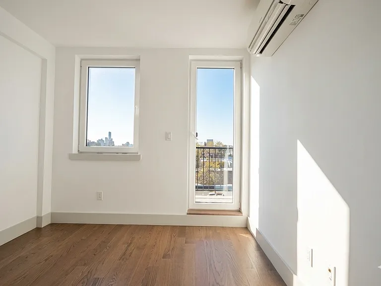 896 New York Ave #4B — Photo 5