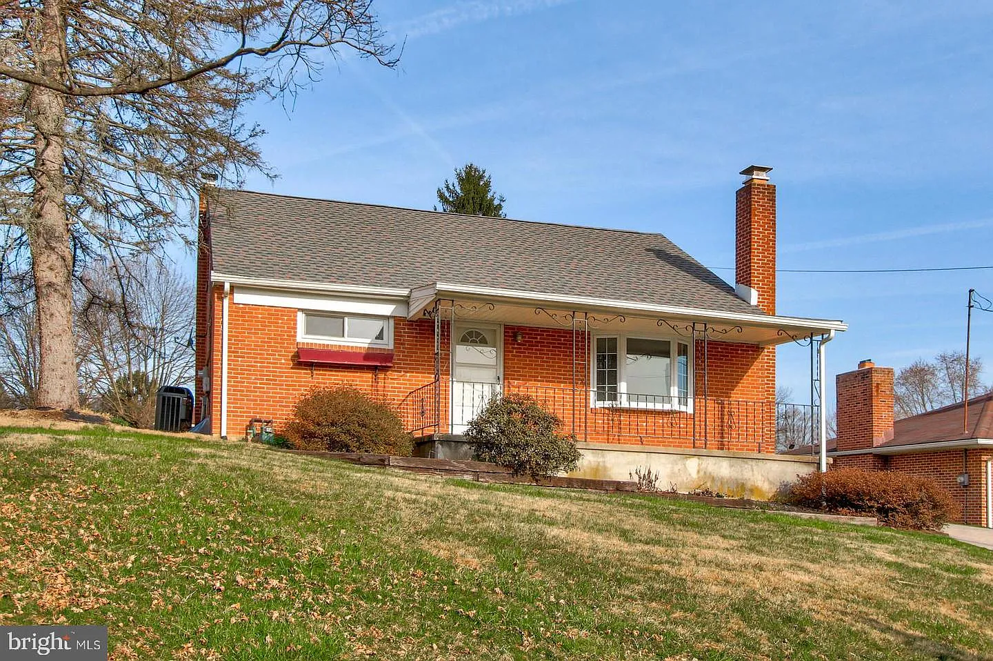 1921 Pineview Dr photo 1
