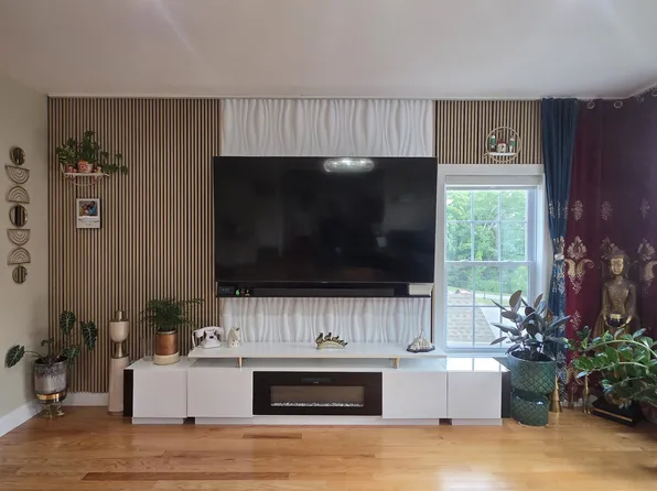 304 Hunting Hill Dr, Cumberland, RI