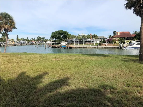 492 Laguna Dr, Tierra Verde, FL 33715