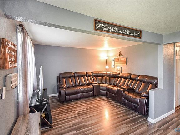 5th image of 309 Farnstead Dr