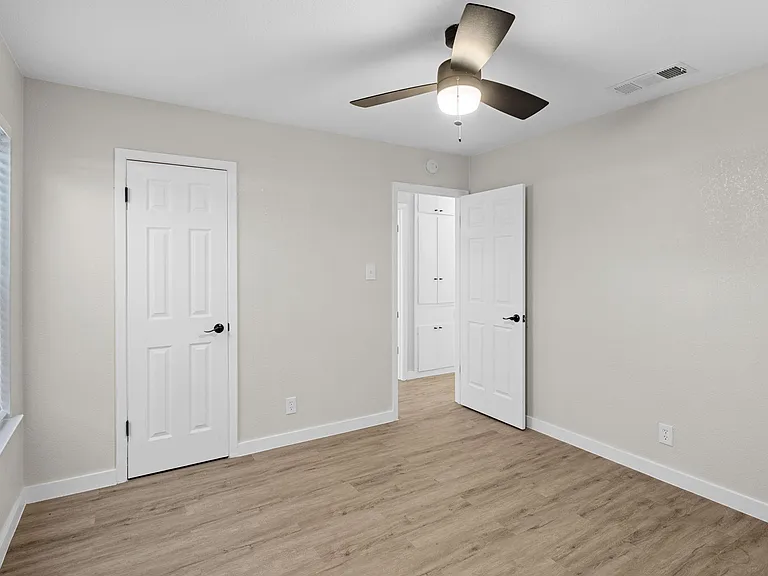 2302 Sorret Tree Ct — Photo 5
