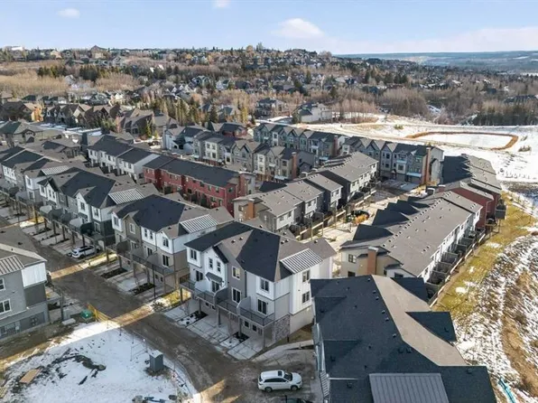 2231 S 81st St SW #146, Calgary, AB T3H 3V8