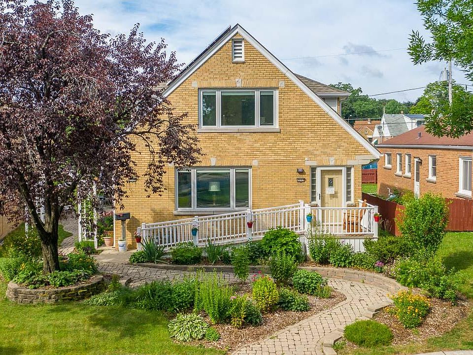1st image of 3113 W Drury Ln