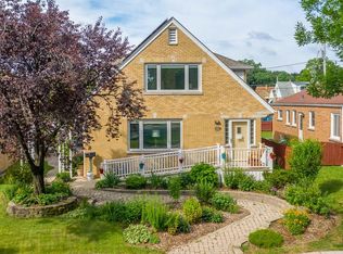 3113 W Drury Ln, Milwaukee, WI 53215