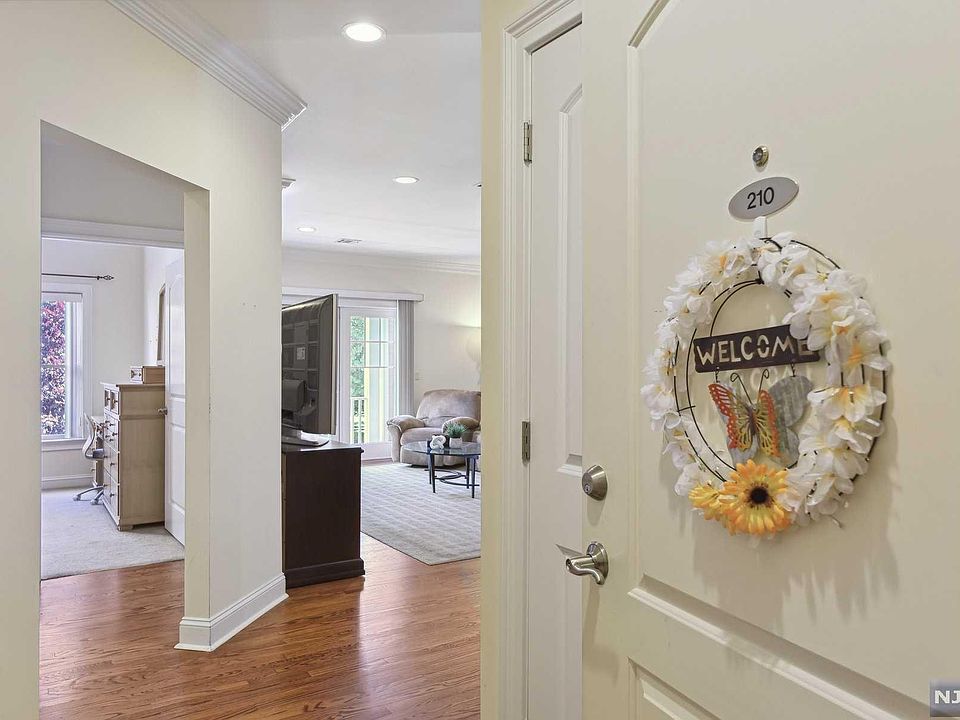 1st image of 5 Tenakill Park Dr #210