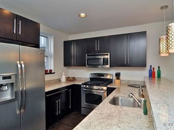 4th image of 7217 N Oakley Ave