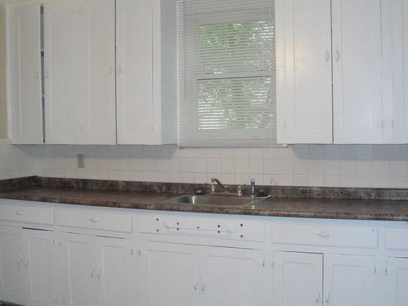 5th image of 3054 McQueen St