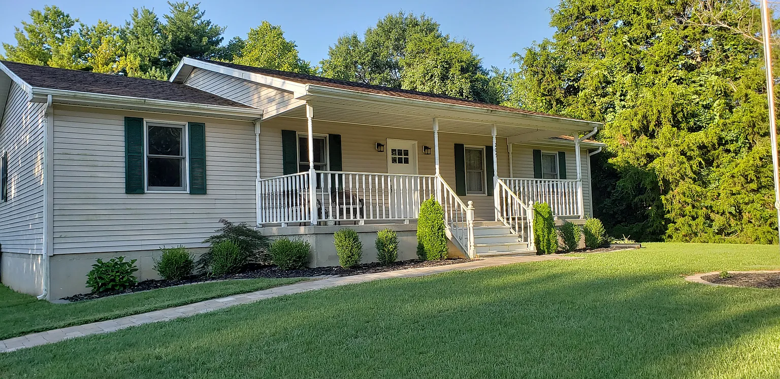 205 E Pine St photo 1