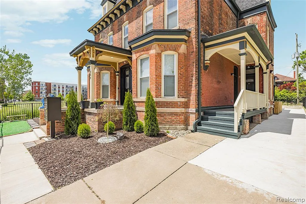 2 bed, 1.0 bath, 850 sqft, $2,150 — Photo 3