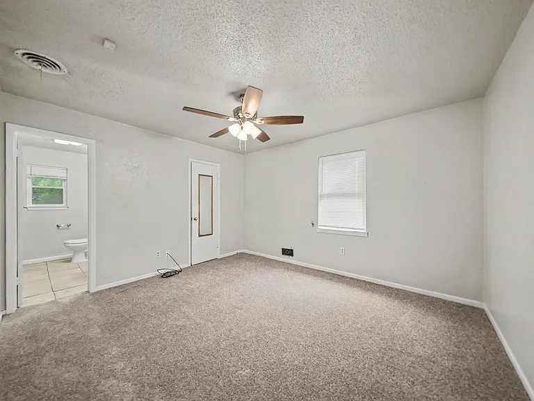 307 Oak St — Photo 15