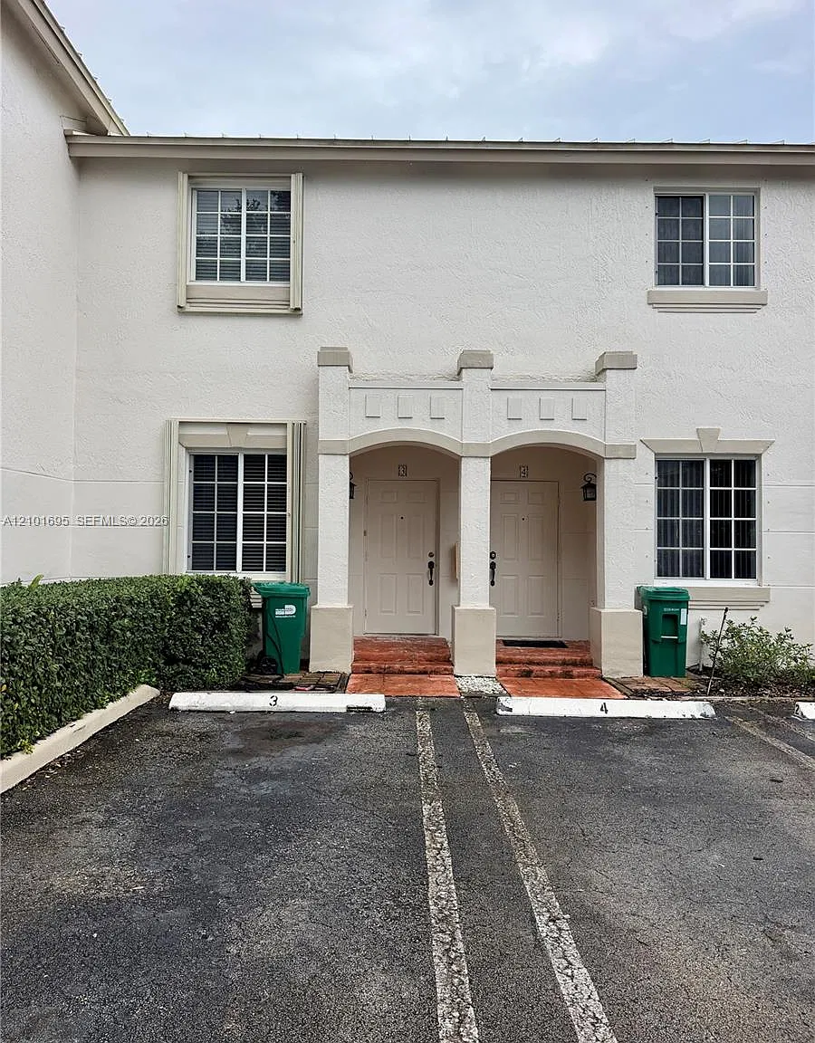 15720 SW 92nd Ave — Photo 1
