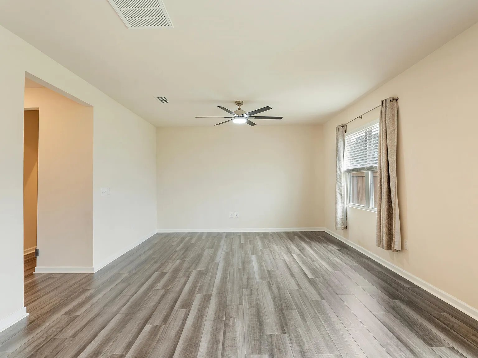 3 bed, 2.5 bath, $2,200 — Photo 4